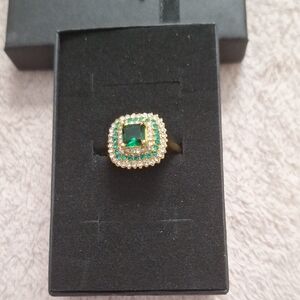Unk Gold and Green Emerald Halo Ring